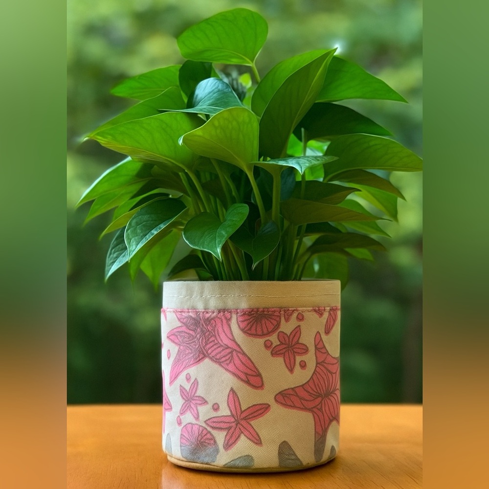 JANA LAM + PLANT SAX
HAND-PRINTED FABRIC PLANT VESSELS - Small pink orchid